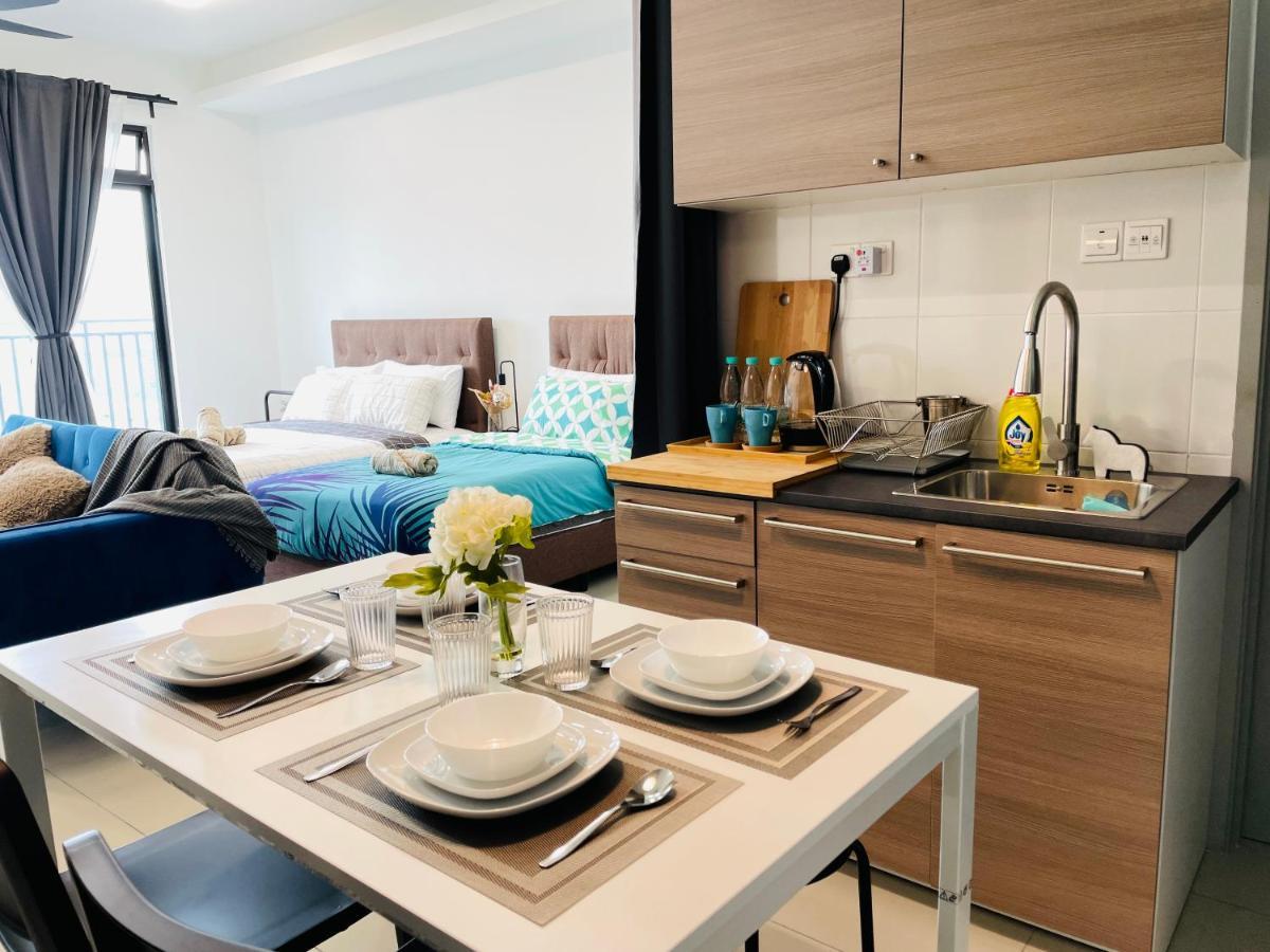 Apartment High Floor Austin Regency Mount Austin W Balcony 3 1pax 5 Mins Aeon *