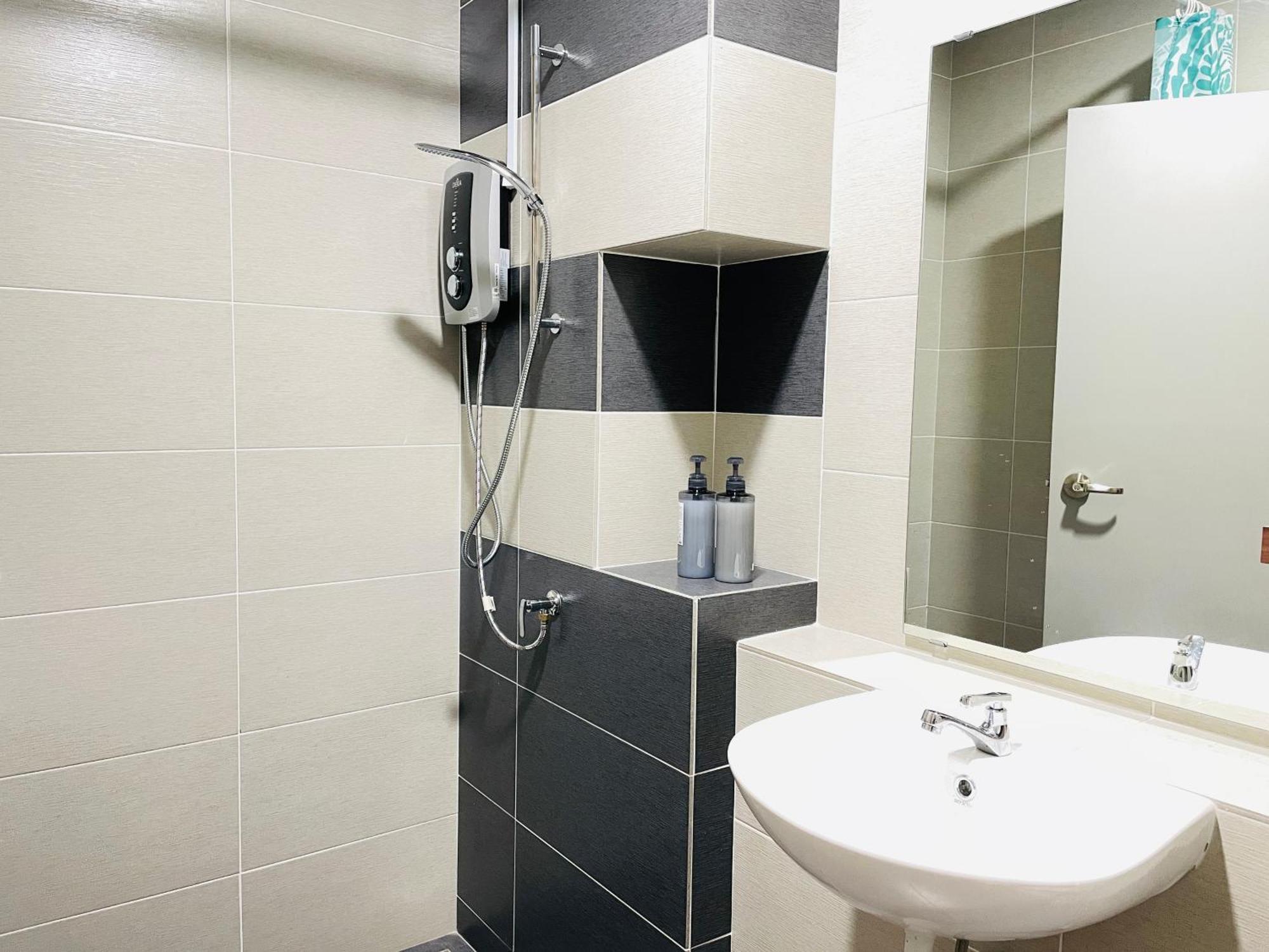 High Floor Austin Regency Mount Austin W Balcony 3 1pax 5 Mins Aeon Johor Bahru