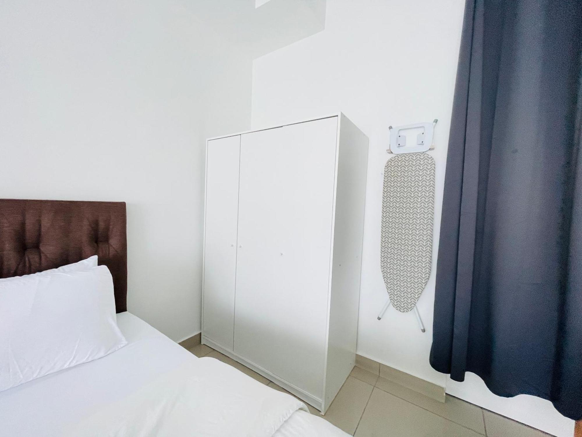 High Floor Austin Regency Mount Austin W Balcony 3 1pax 5 Mins Aeon Apartment Johor Bahru